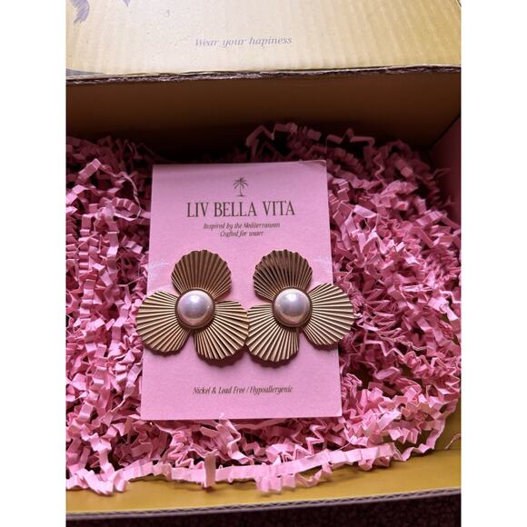 Magnolia Flower Pearl Shell Earrings Liv Bella Vita Party Cocktail Beach $62 - Picture 6 of 10